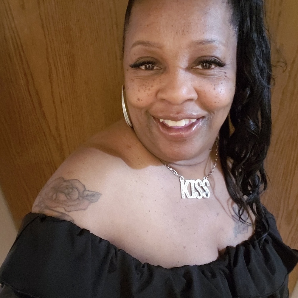 Meet your Posher, Myra